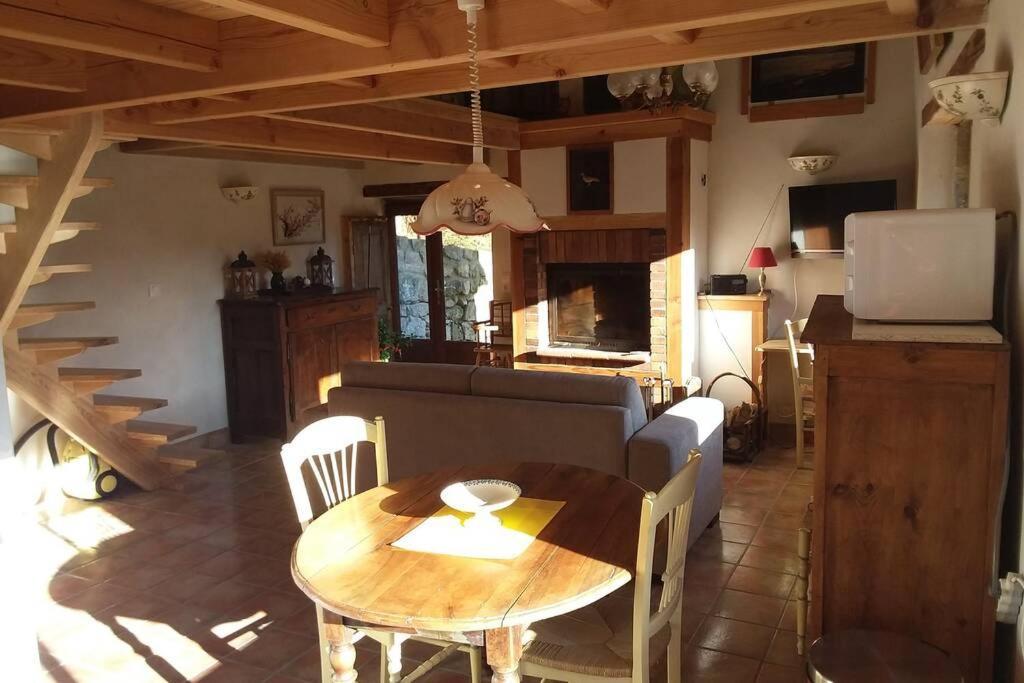 Chalencon Loft La Rose Desiree Gite 3 Etoiles מראה חיצוני תמונה